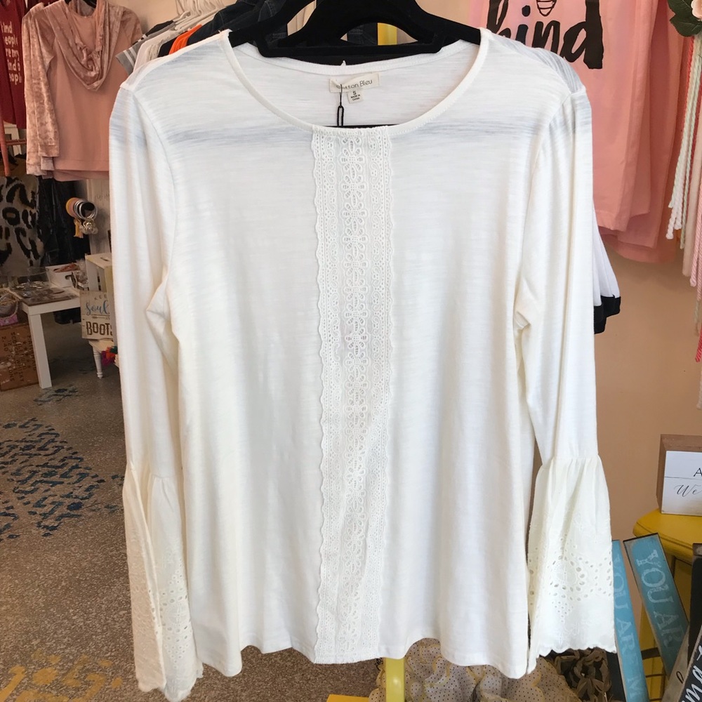 White long sleeve tee